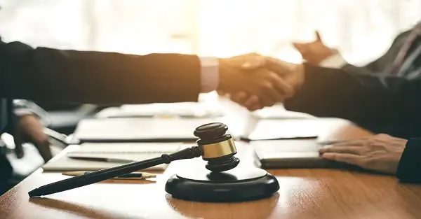 وکیل-حقوقی-در-تبریز